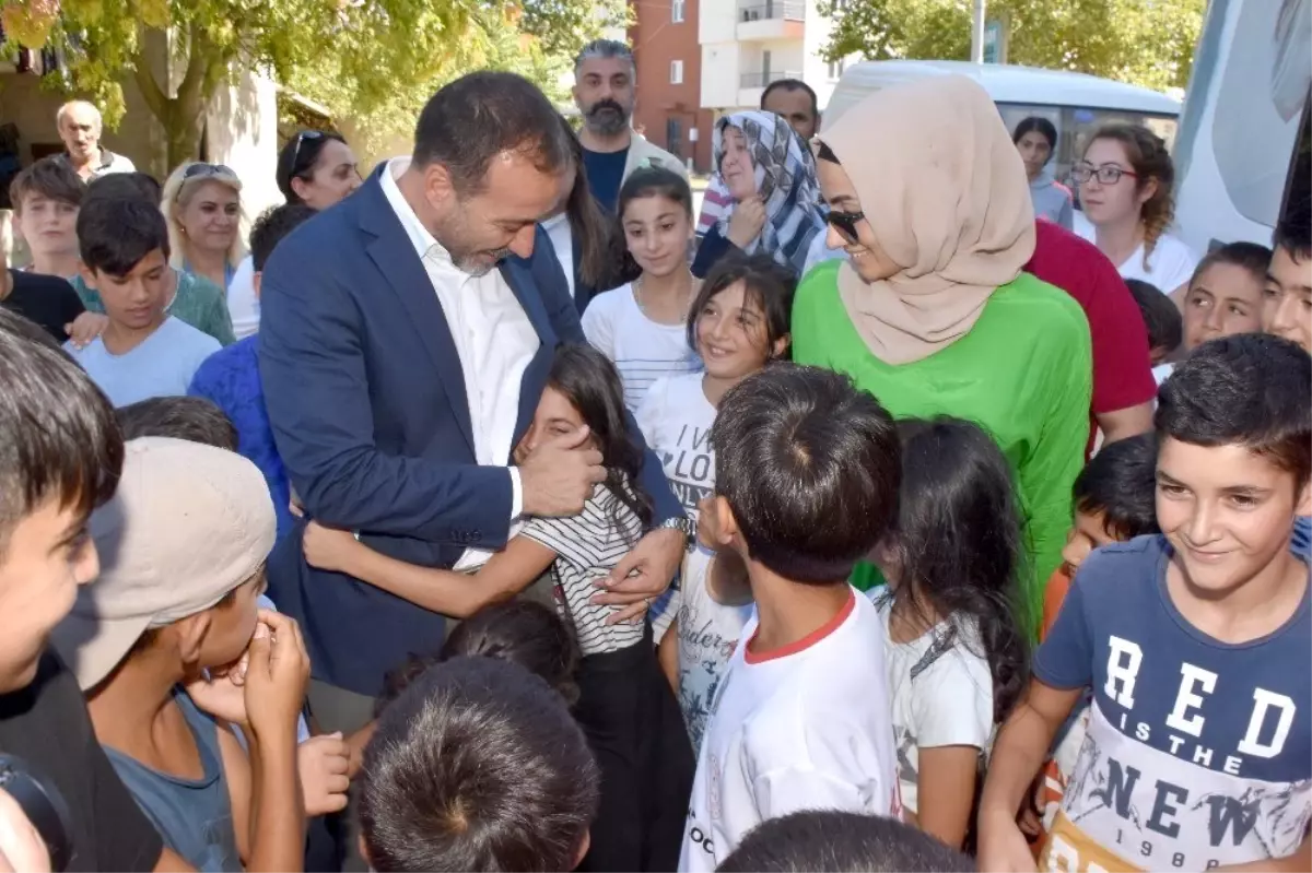 Silivri\'de 22 bin çocuğa bayram kıyafeti hediye edildi