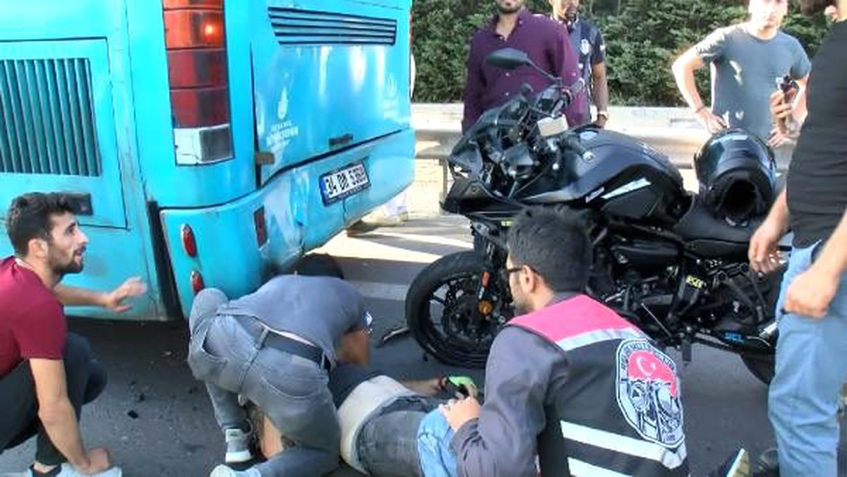 TEM\'de iki katlı otobüse arkadan çarpan motosikletin sürücüsü yaralandı