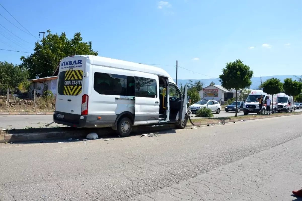 Tokat\'ta yolcu minibüsü refüje çıktı: 6 yaralı