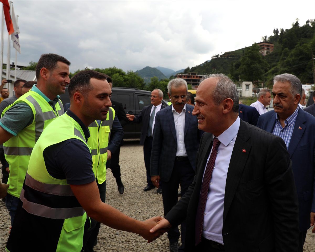 Ulaştırma ve Altyapı Bakanı Mehmet Cahit Turhan Rize\'de