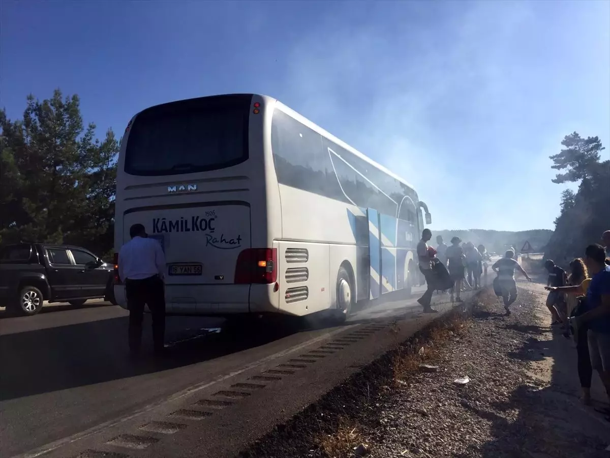 Yolcu otobüsünde "duman" paniği