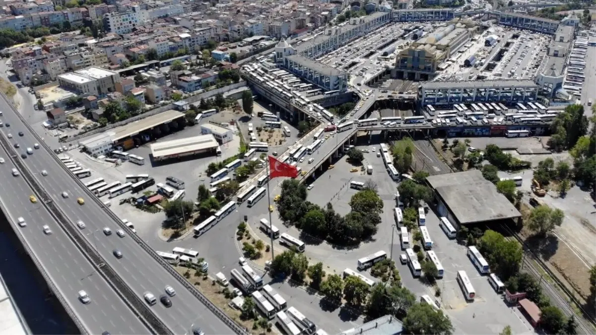 15 Temmuz Demokrasi Otogarı\'nda arefe günü yaşanan yoğunluk havadan görüntülendi