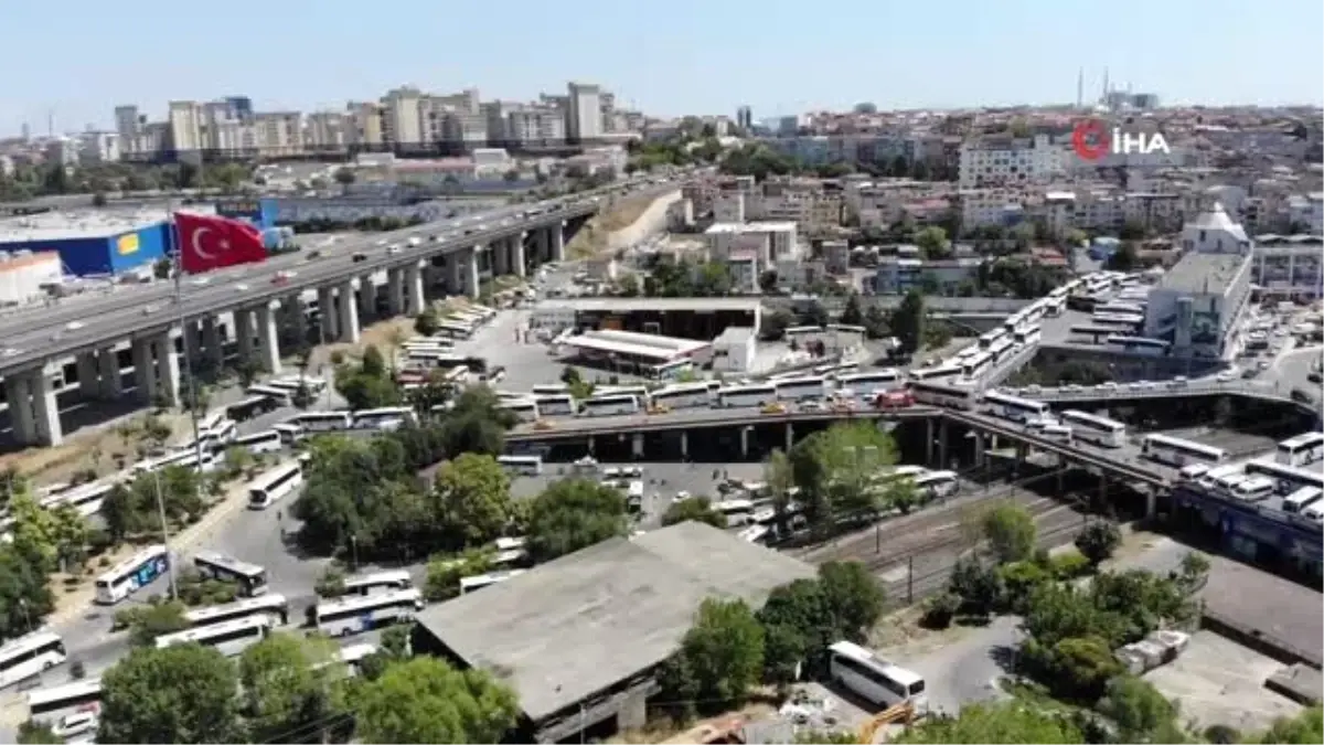 15 Temmuz Demokrasi Otogarı\'nda arefe günü yaşanan yoğunluk havadan görüntülendi