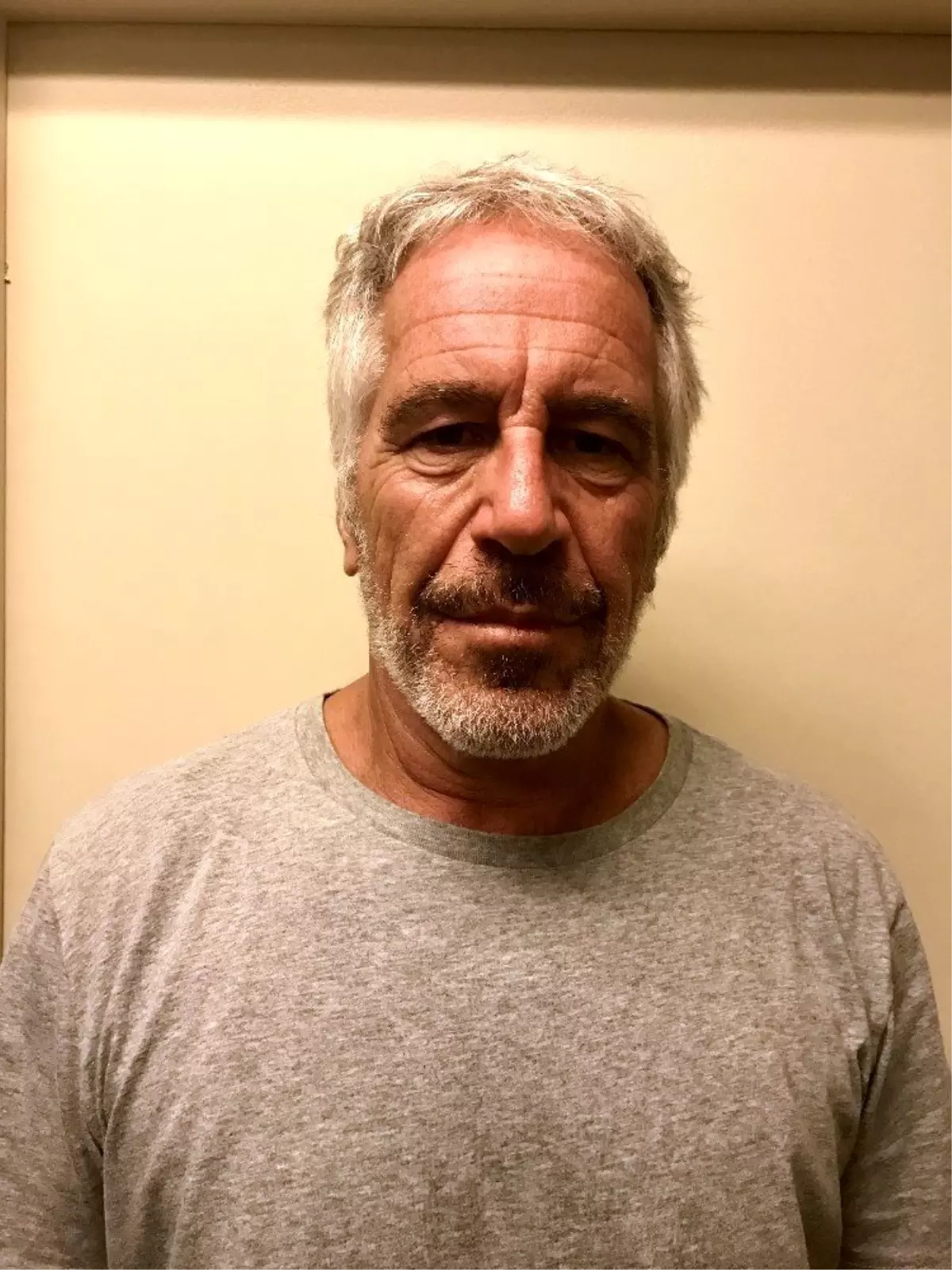 ABD\'li milyarder Jeffrey Epstein cezaevinde kendini astı