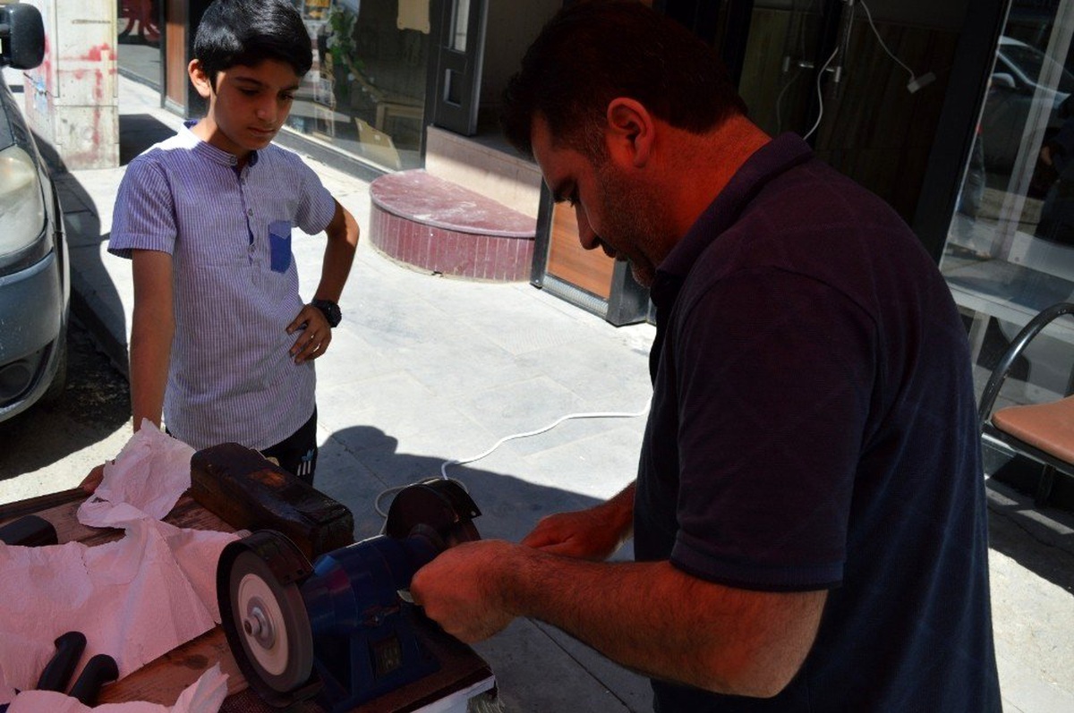 Ağrı\'da bıçak bileme noktalarında bayram yoğunluğu