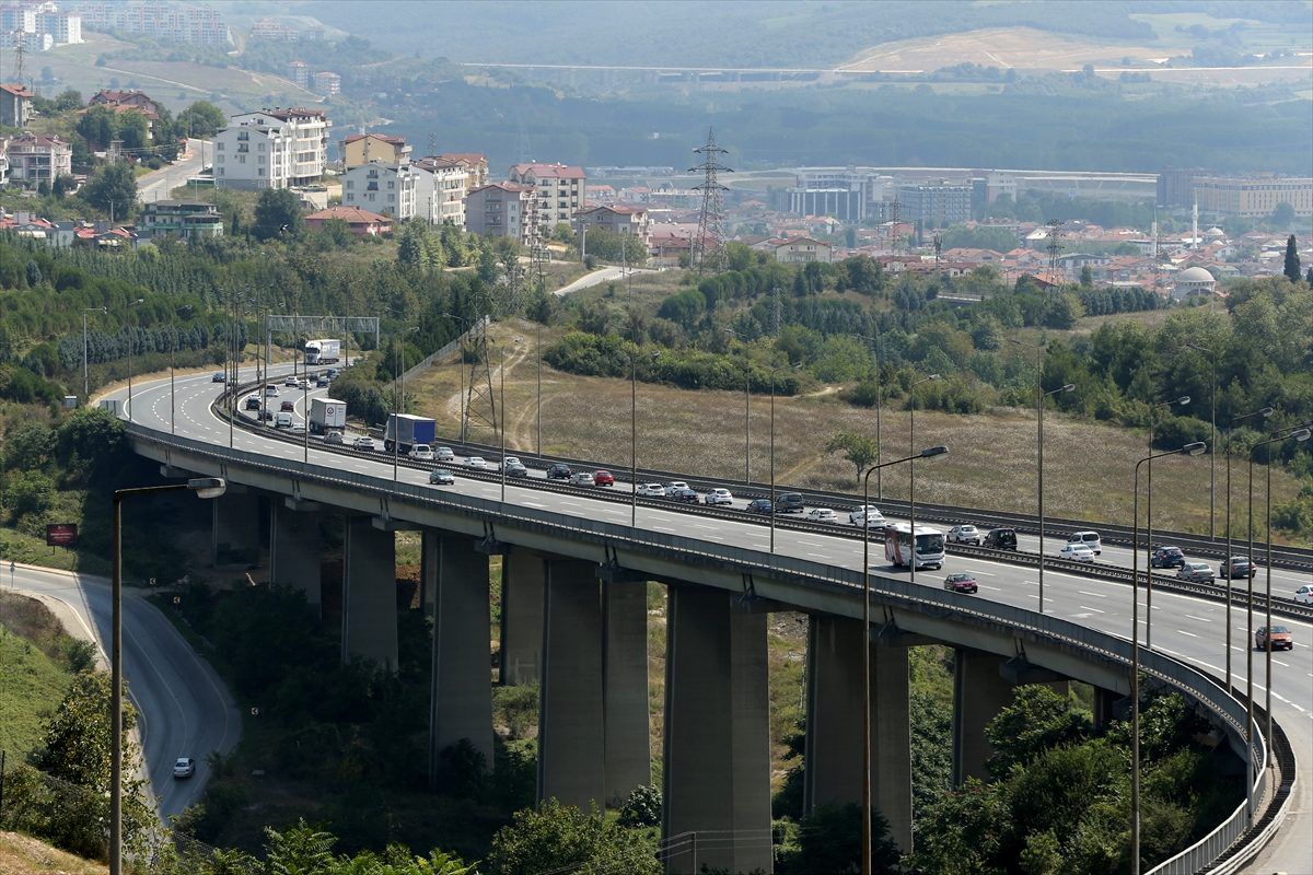 Anadolu Otoyolu\'nda araç yoğunluğu