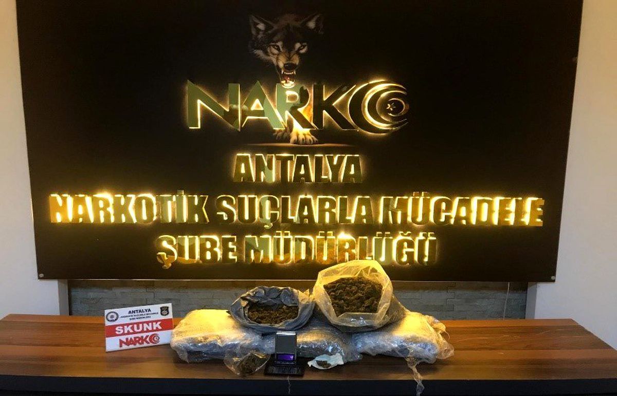 Antalya\'da 4 buçuk kilo uyuşturucu ele geçirildi