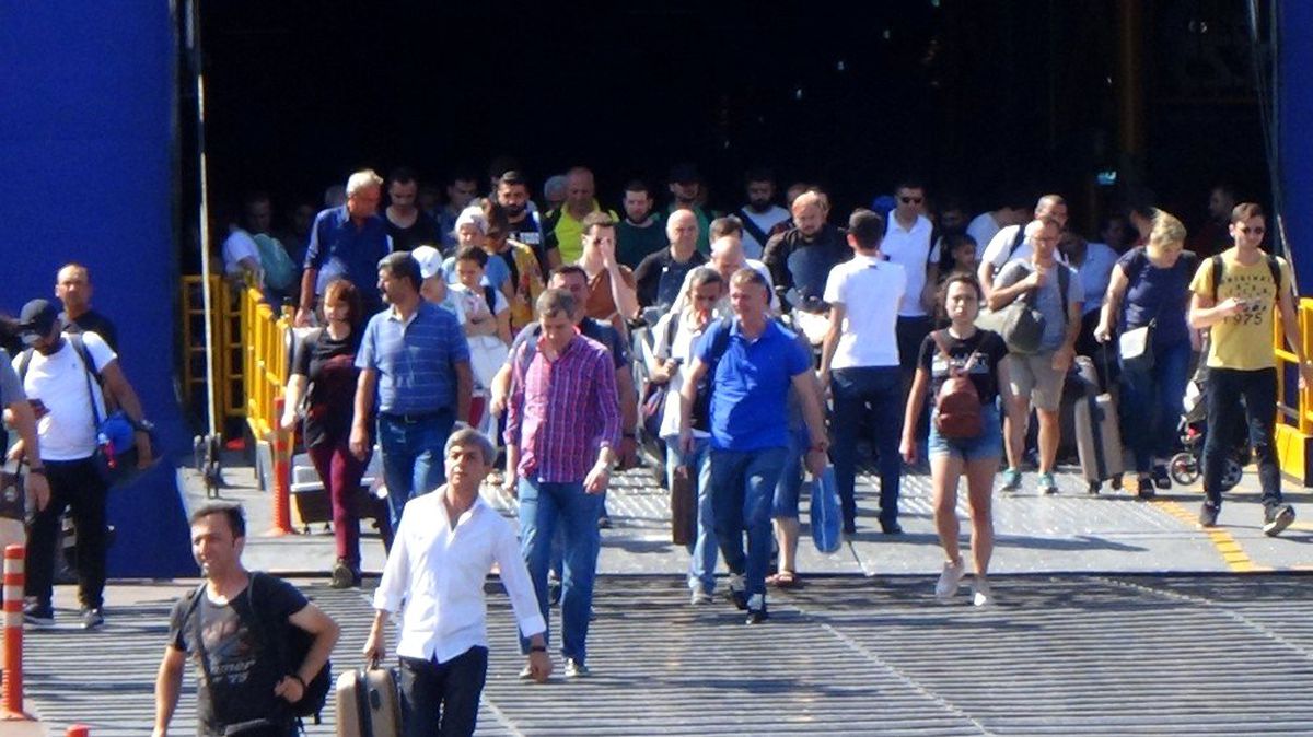 Bandırma İskelesi\'nde bayram yoğunluğu