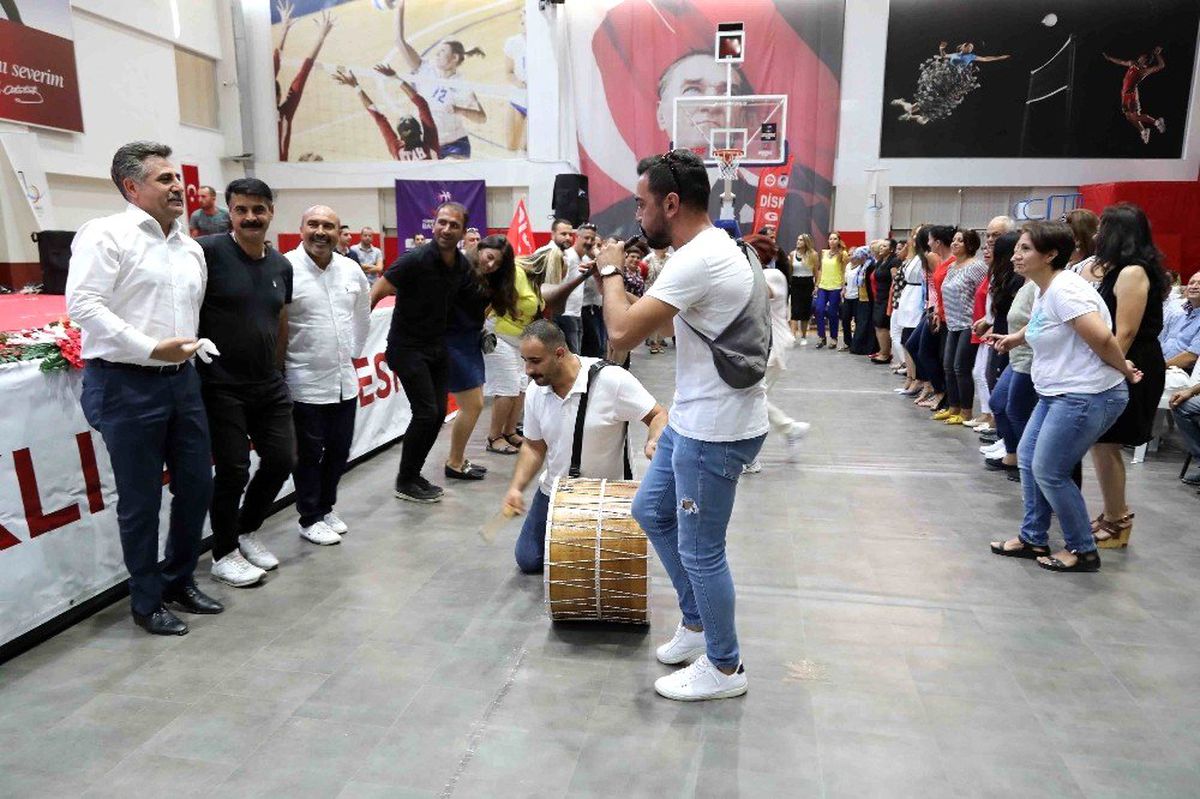 Başkan Sandal, belediye personeliyle bayramlaştı