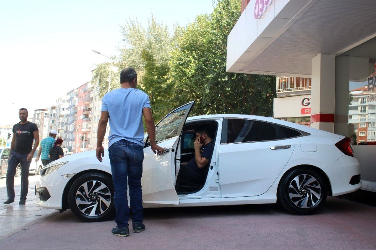 Bayram nedeniyle vatandaşların araç kiralama talebine yetişilemiyor