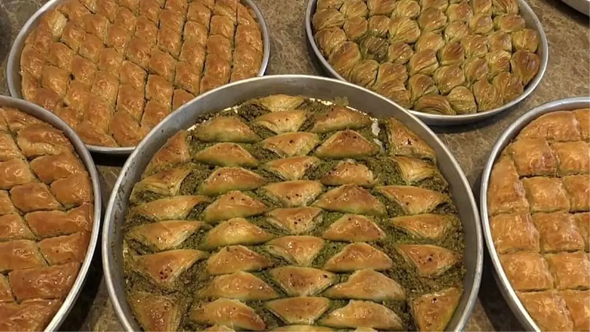 Bayram öncesi Gaziantepli baklava ustalarından yoğun mesai