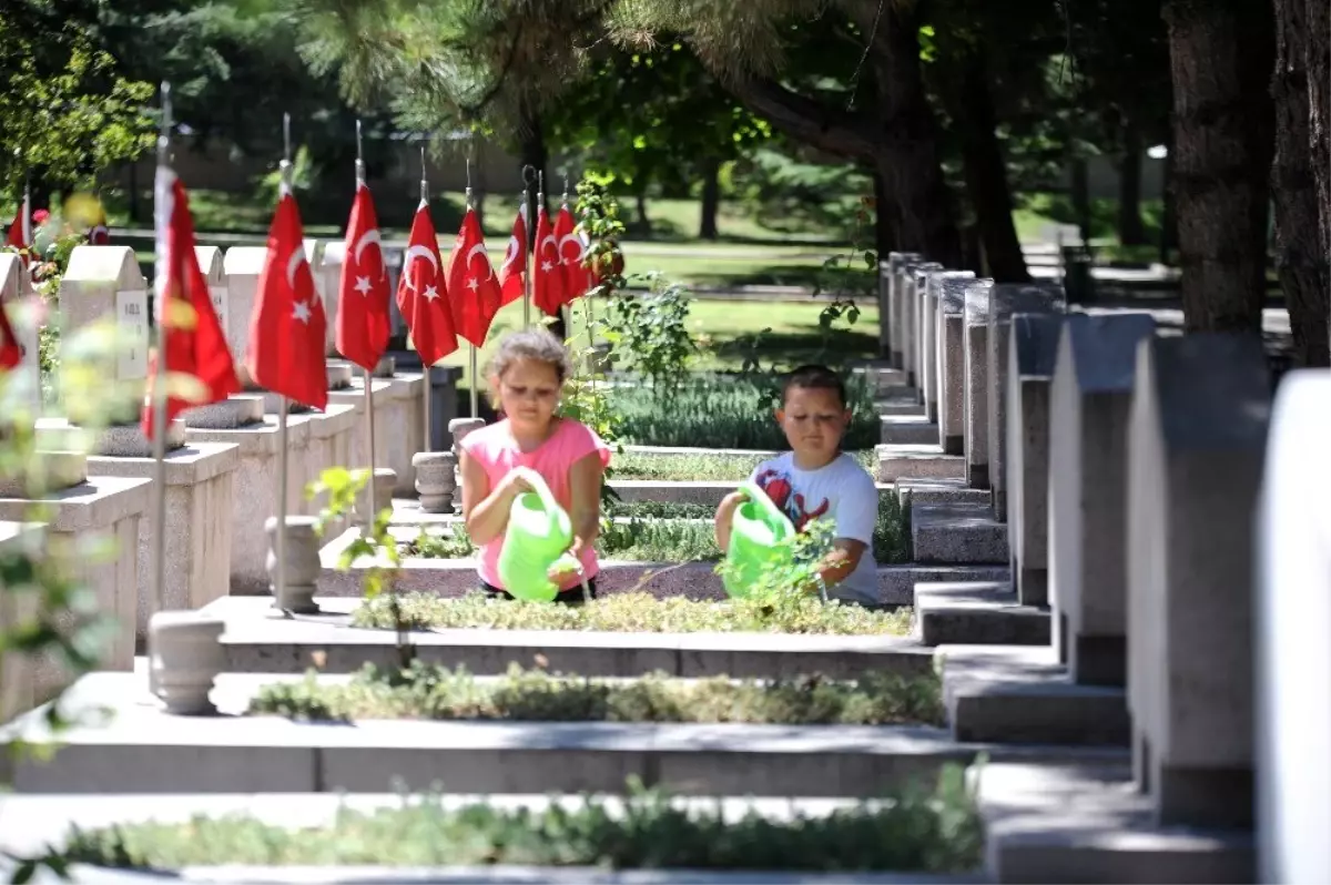 Bayram öncesi şehitler unutulmadı