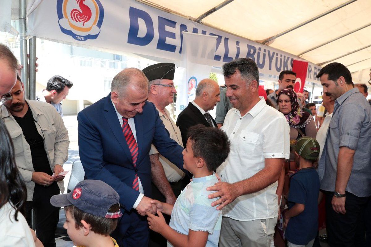Bayramlaşma geleneği bozulmadı