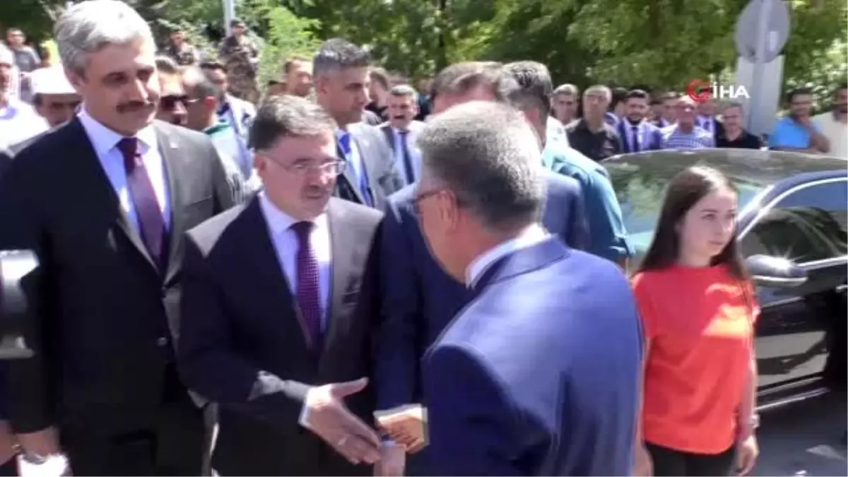 Cumhurbaşkanı Yardımcısı Oktay: "Yatırımlar Türkiye\'nin her tarafında hızla devam ediyor"