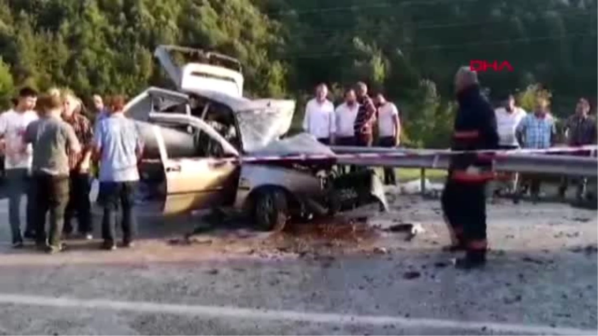 DÜZCE İki araç kafa kafaya çarpıştı: 1 ölü, 5 yaralı