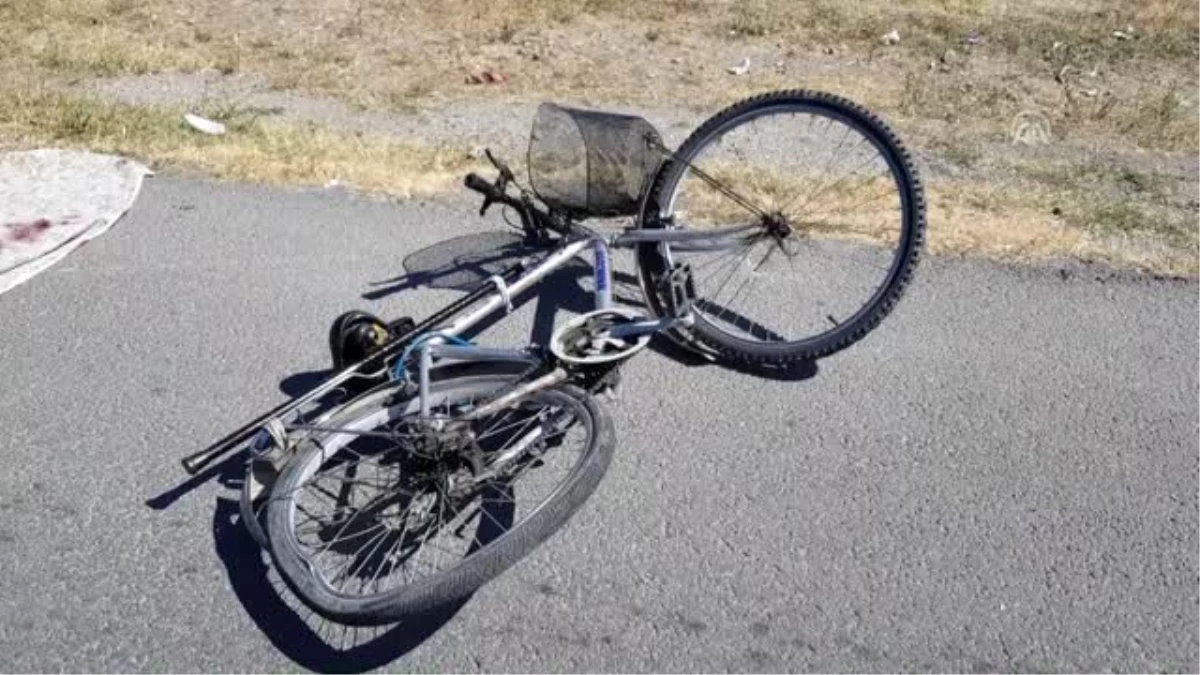 Erzincan\'da minibüsün çarptığı bisikletli öldü