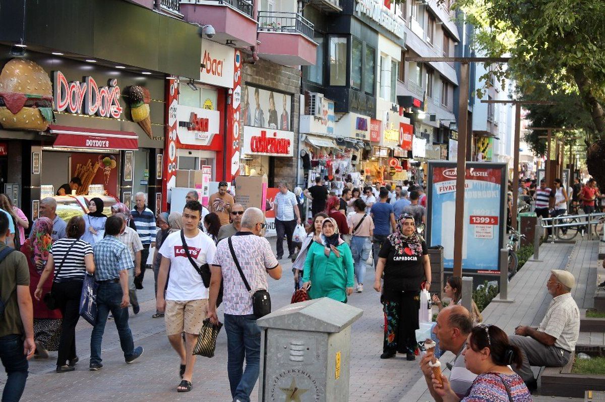 Eskişehir\'de Arefe Günü alışveriş yoğunluğu