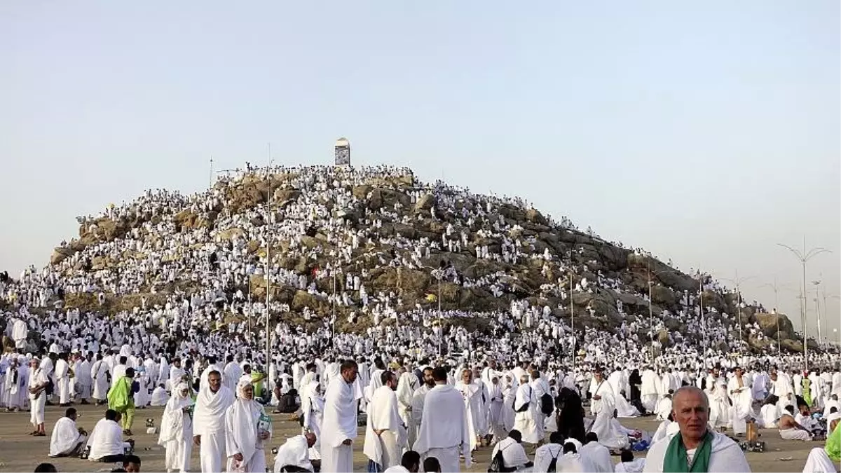 Hacı adayları Arafat\'ta