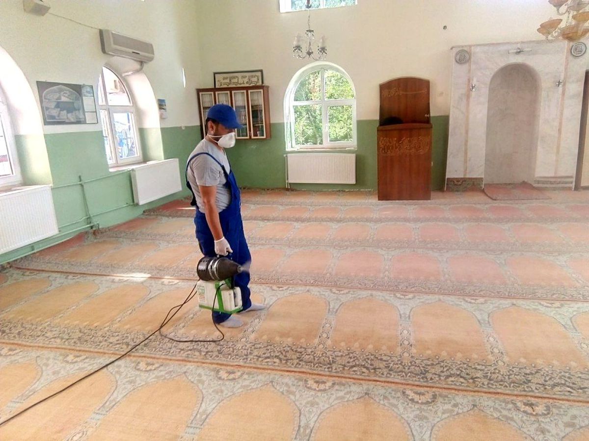 Hakkari\'de camiler ve parklar dezenfekte edildi