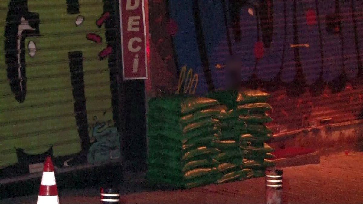 Kadıköy\'de gece yarısı şüpheli paket paniği
