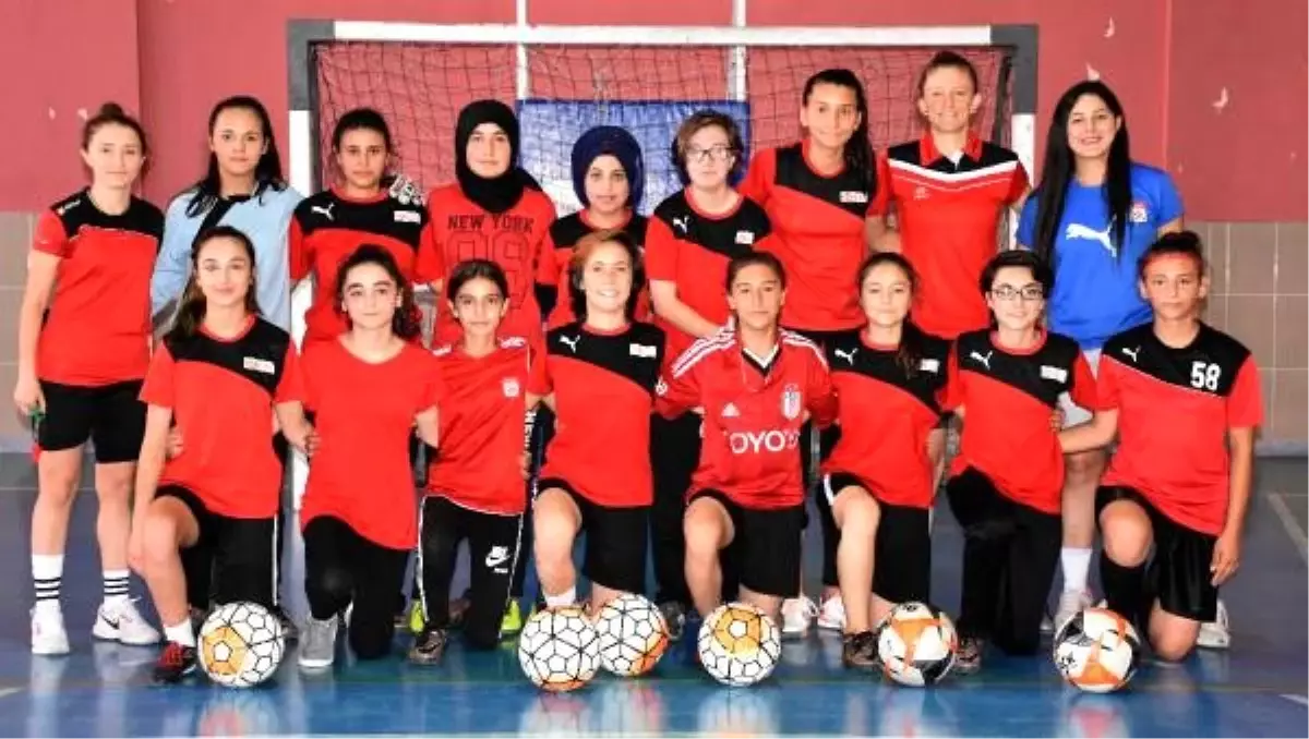 Kadın futbol takımının kamp hayali, çekilişle gerçek oldu