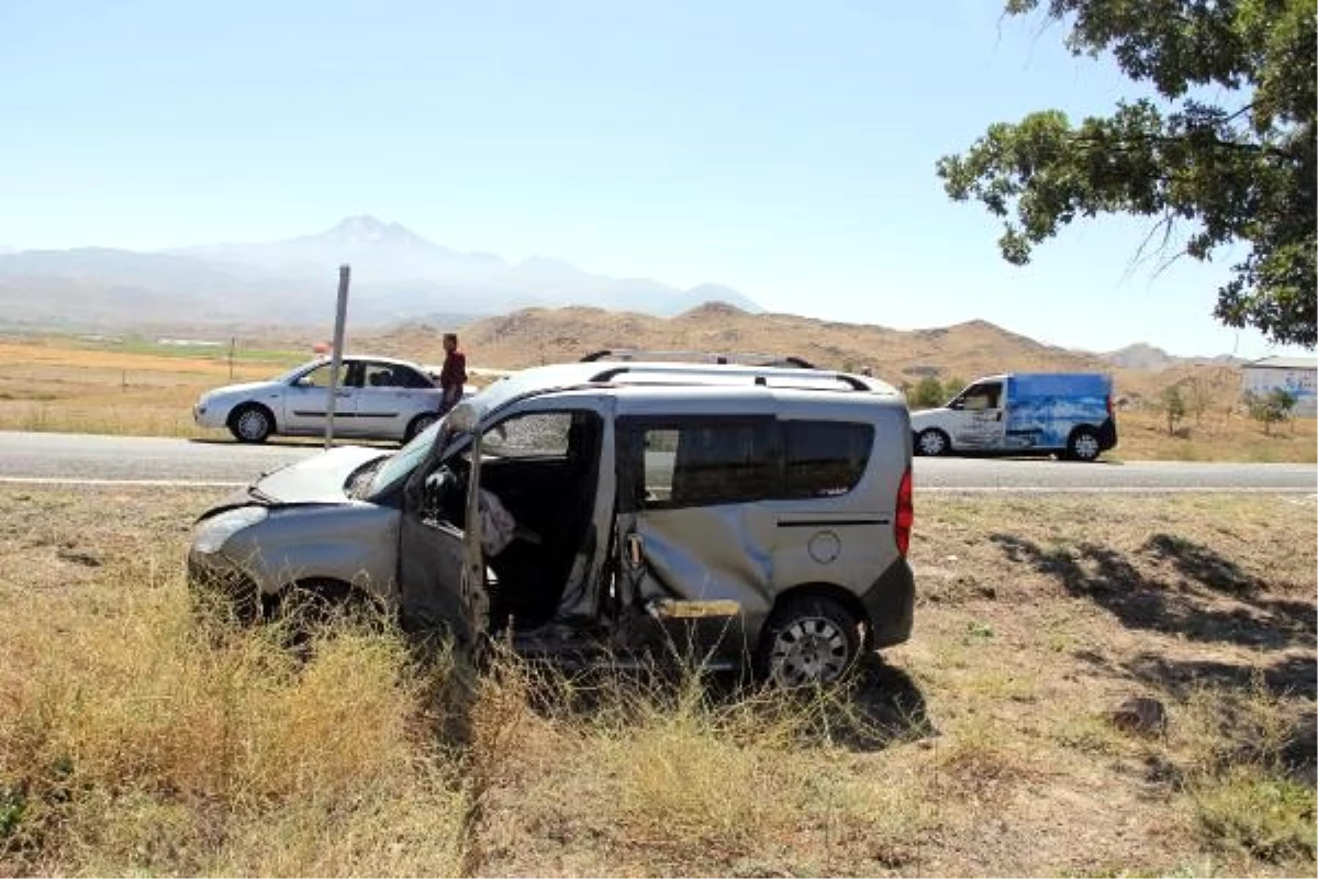 Kayseri\'de iki araç çarpıştı: 7 yaralı