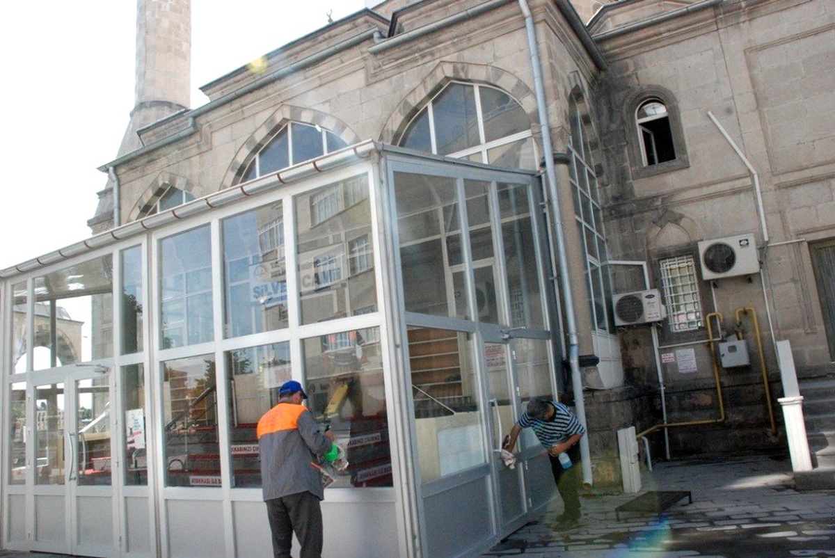 Melikgazi\'de camiler bayram namazına hazır