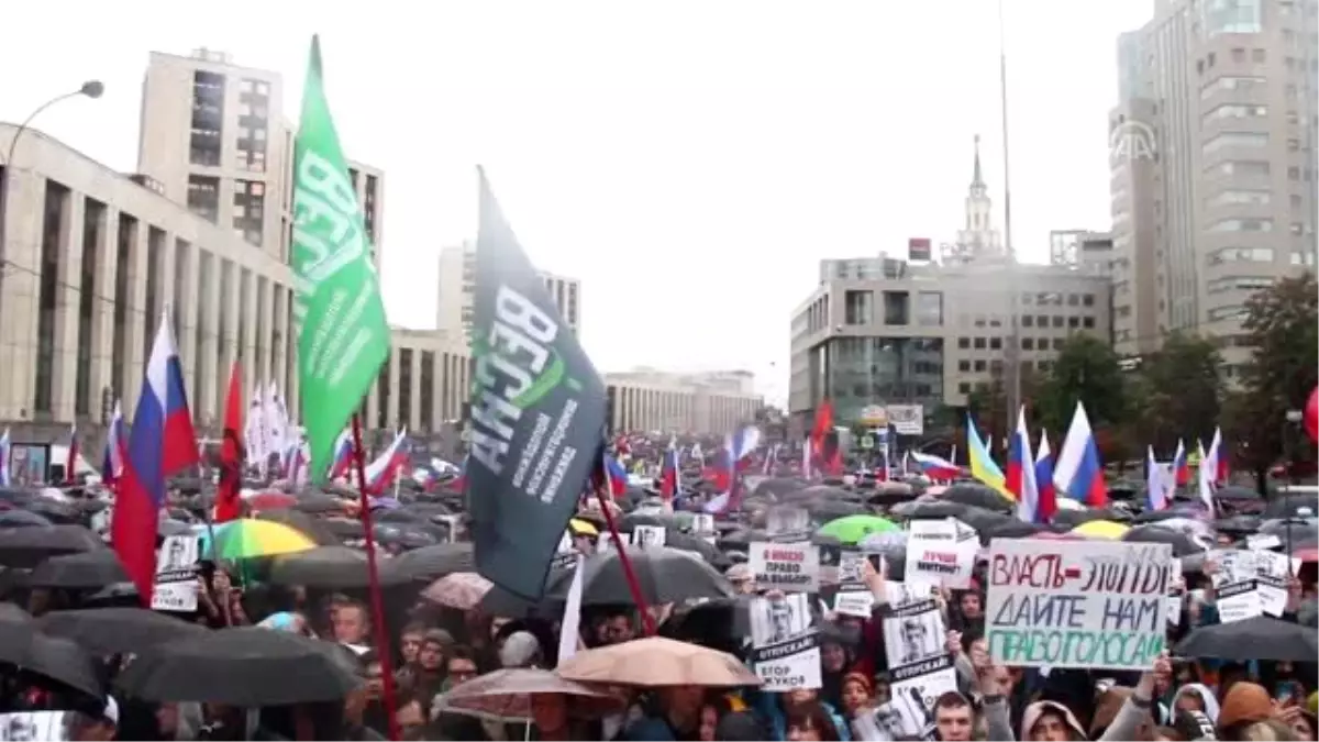 Rusya\'da binlerce kişi protesto için sokağa çıktı