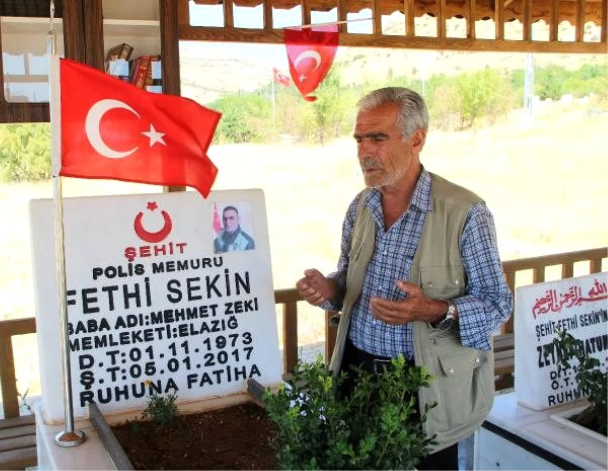 Şehit Fethi Sekin\'in kabrine bayram ziyareti