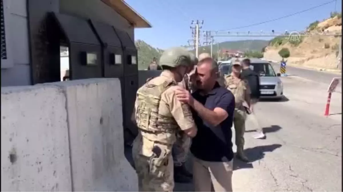 Tunceli Valisi Sonel, güvenlik güçleri ve sürücülerle bayramlaştı