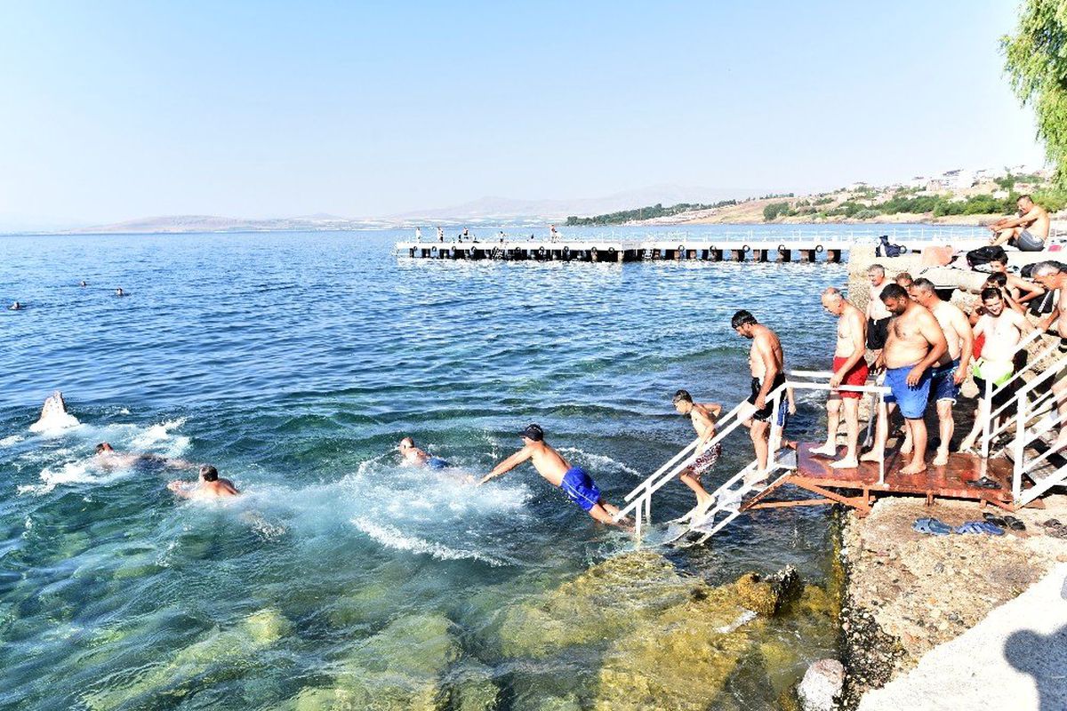 Van Gölü\'nde sabah sefası