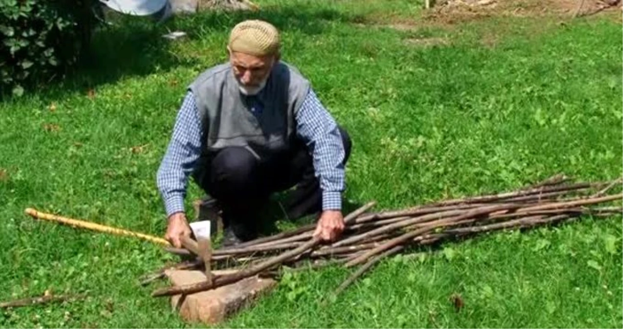 104 yaşındaki Mustafa dede, çalışkanlığıyla gençlere taş çıkartıyor