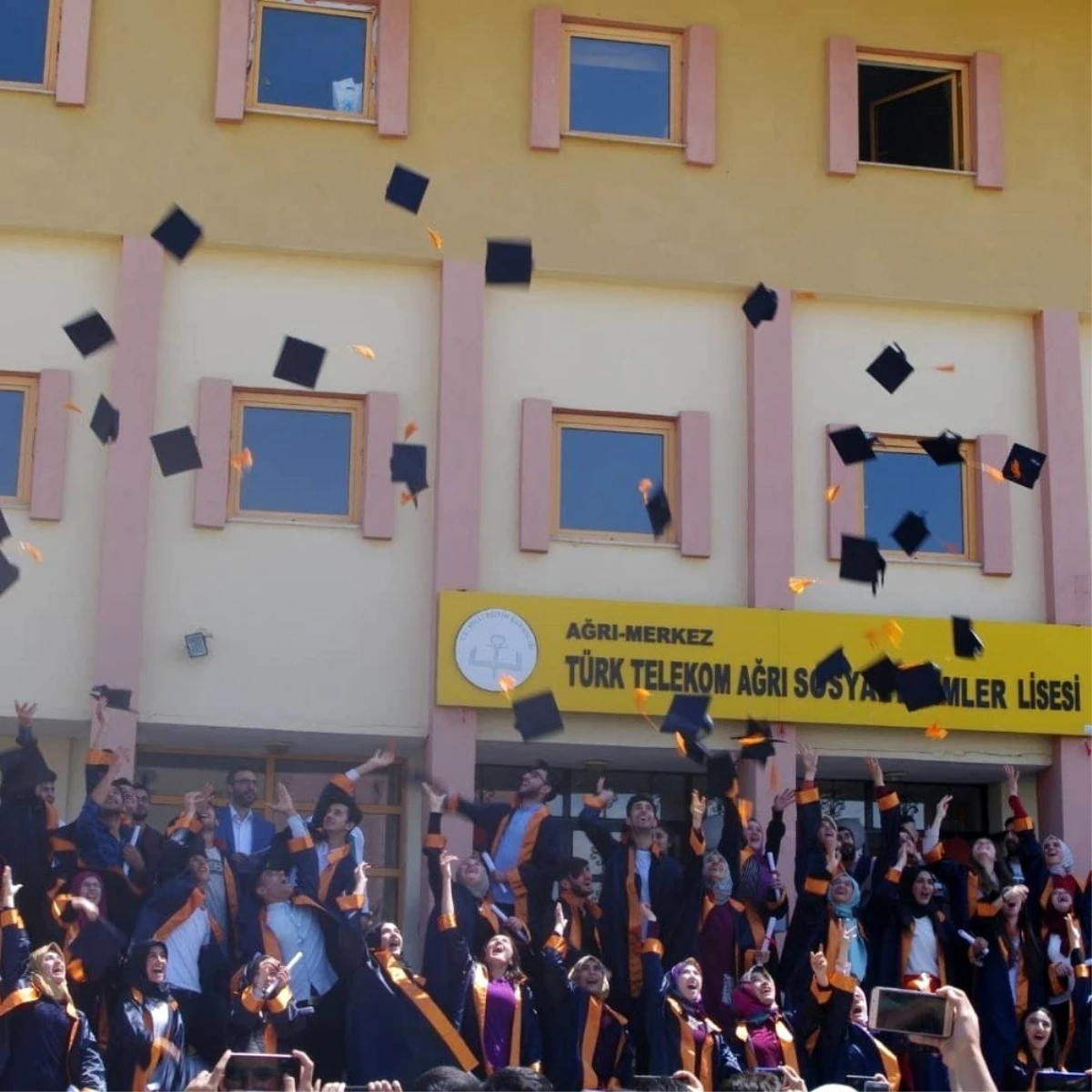 Ağrı\'daki başarılı lisede 21 öğrenci Hukuk Fakültesini kazandı
