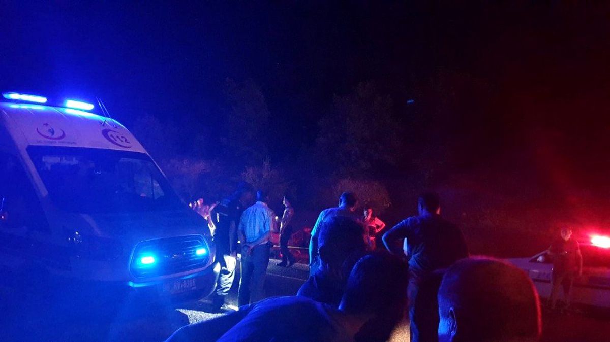 Ankara Nallıhan\'da trafik kazası: 2 ölü, 2 yaralı