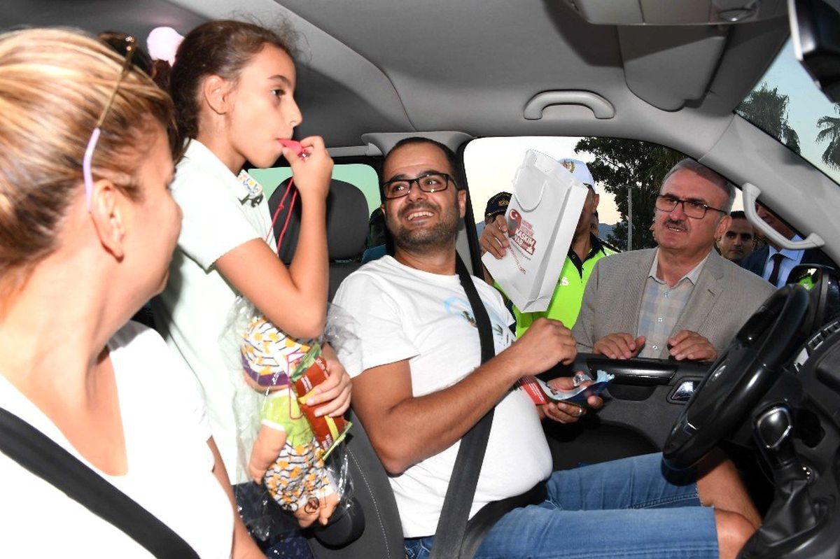 Antalya Valisi Karaloğlu uyardı, emniyet kemeri ses getirdi