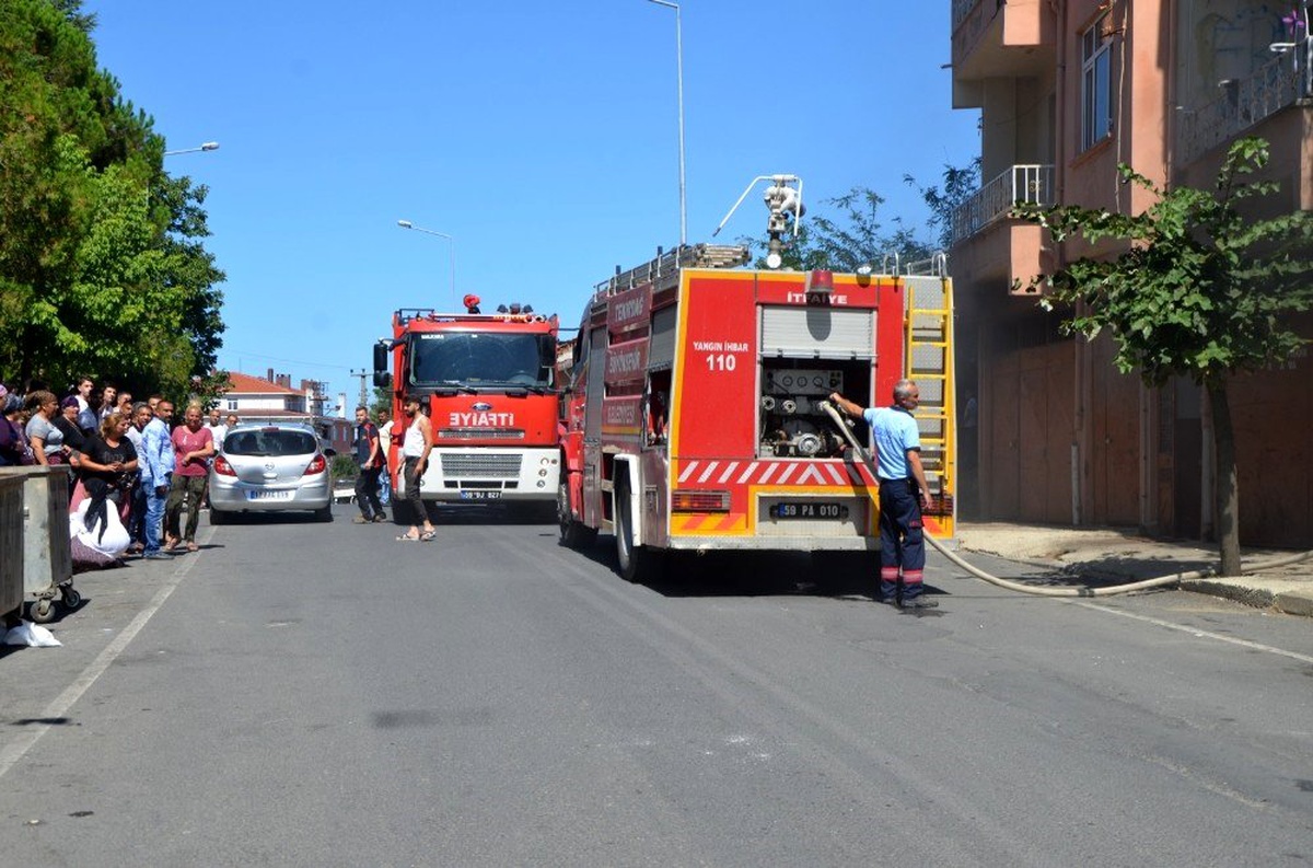 Bahçede çıkan yangın, mahalleyi ayağa kaldırdı