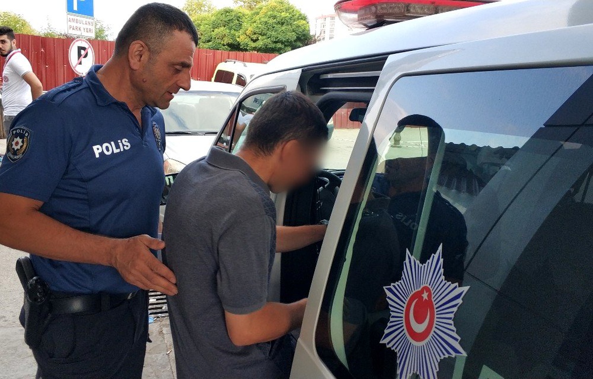 Bayram namazı sonrası silahla ateş açınca gözaltına alındı