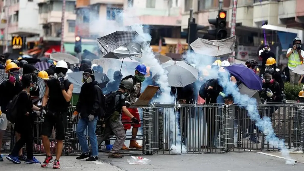 Çin\'den İngiltere\'ye Hong Kong tepkisi: İç işlerimize karışmayın