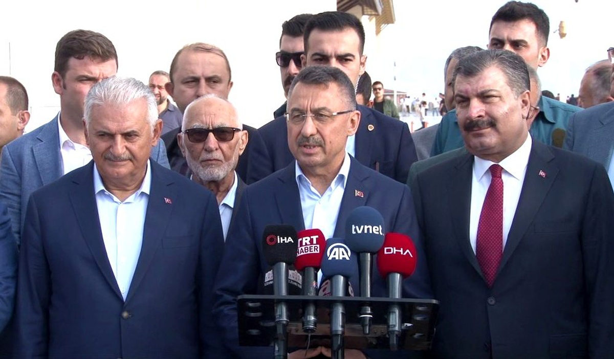 Cumhurbaşkanı Yardımcısı Oktay, bayram namazını Büyük Çamlıca Camii\'nde kıldı