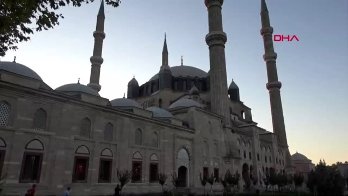 EDİRNE SELİMİYE CAMİİ\'NDE BAYRAM COŞKUSU