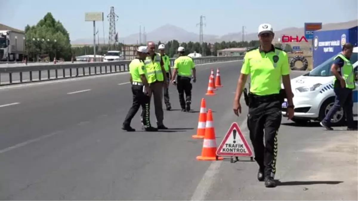 ERZURUM SÜRÜCÜLERE \'YAŞAM TÜNELİ\'NDE KAZA İZLETİLDİ