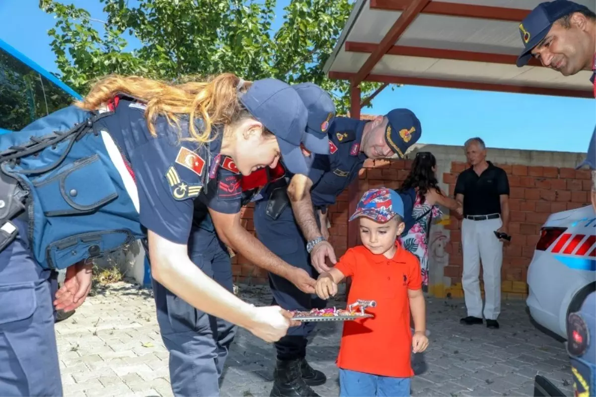 Foça Kaymakamı yolcuları bilgilendirdi