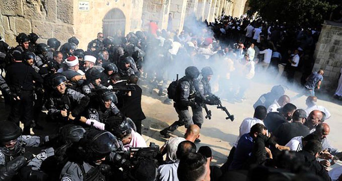 İsrail\'in Mescid-i Aksa\'ya saldırıları devam ediyor: 61 yaralı