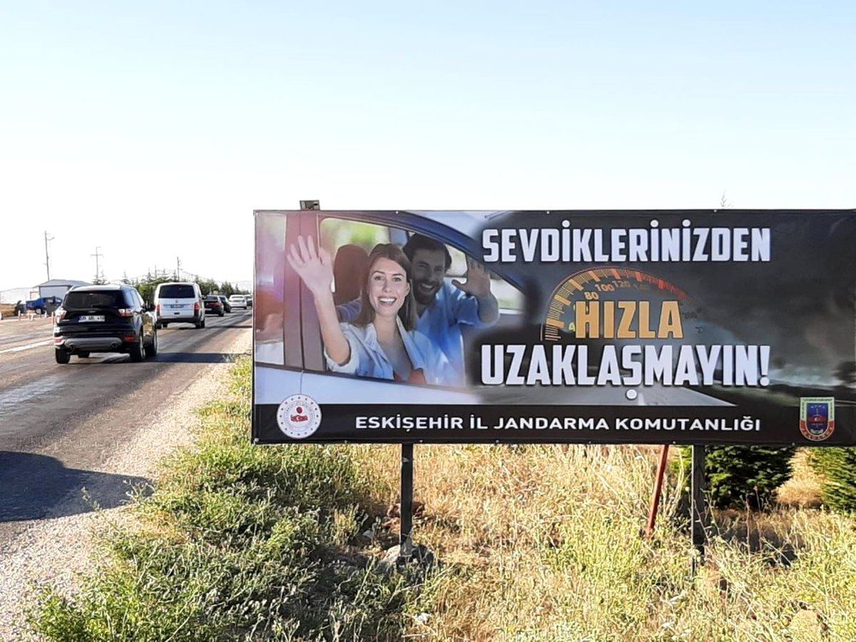 Jandarma ekiplerinden tabelalı uyarı