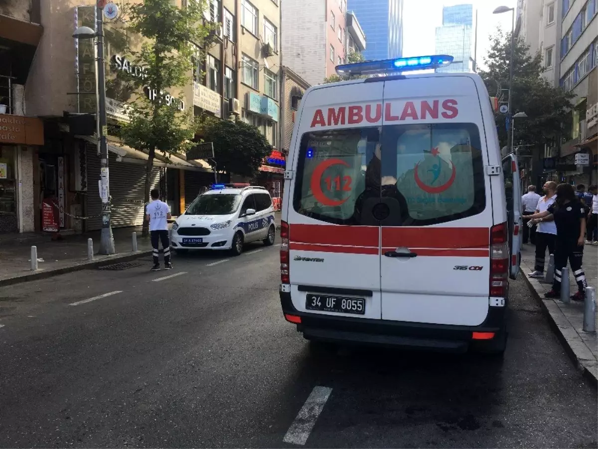 Kağıthane\'de mahalle bekçisi kendisine silah çeken şahsı vurarak ağır yaraladı