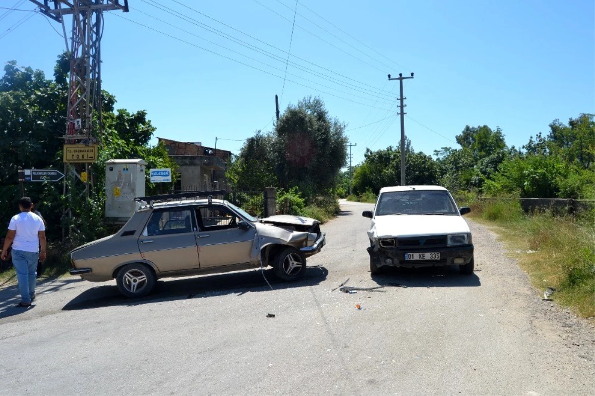 Kozan\'da trafik kazası: 2 yaralı