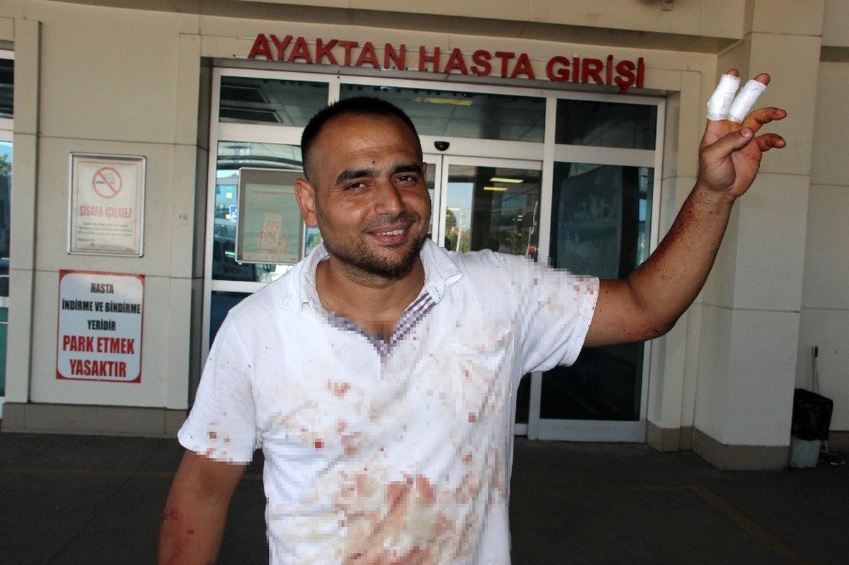Kurban keserken kendini yaralayanlar hastanelere akın etti