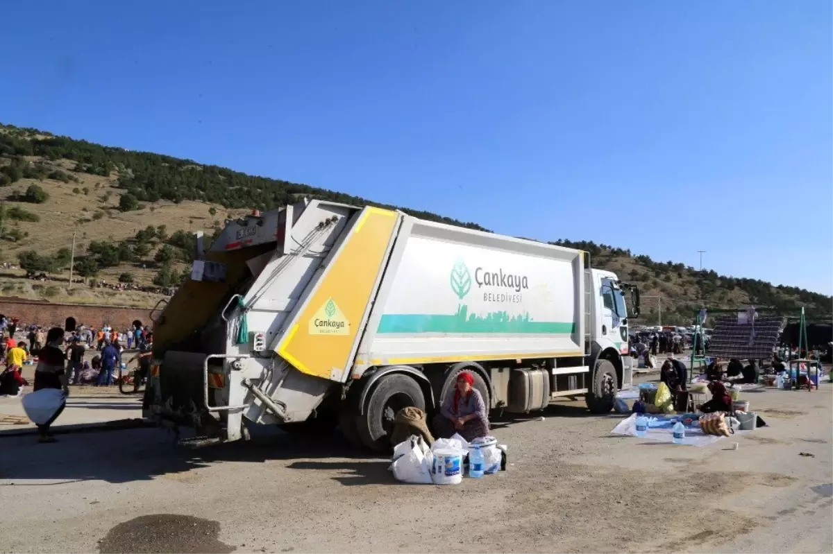 Kurban satış ve kesim alanı bayramın ilk günü doldu taştı