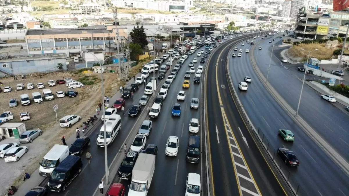 (Özel) E-5 yanyolda hayvan pazarı ve kesimhane trafiği havadan görüntülendi