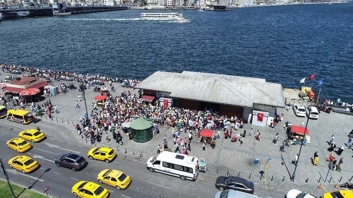 (Özel) İstanbullular Adalar İskelesi\'ne akın etti